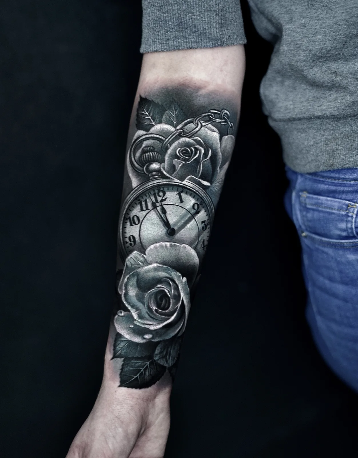 Realistic Tattoo Nürnberg – Taschenuhr mit Rosen