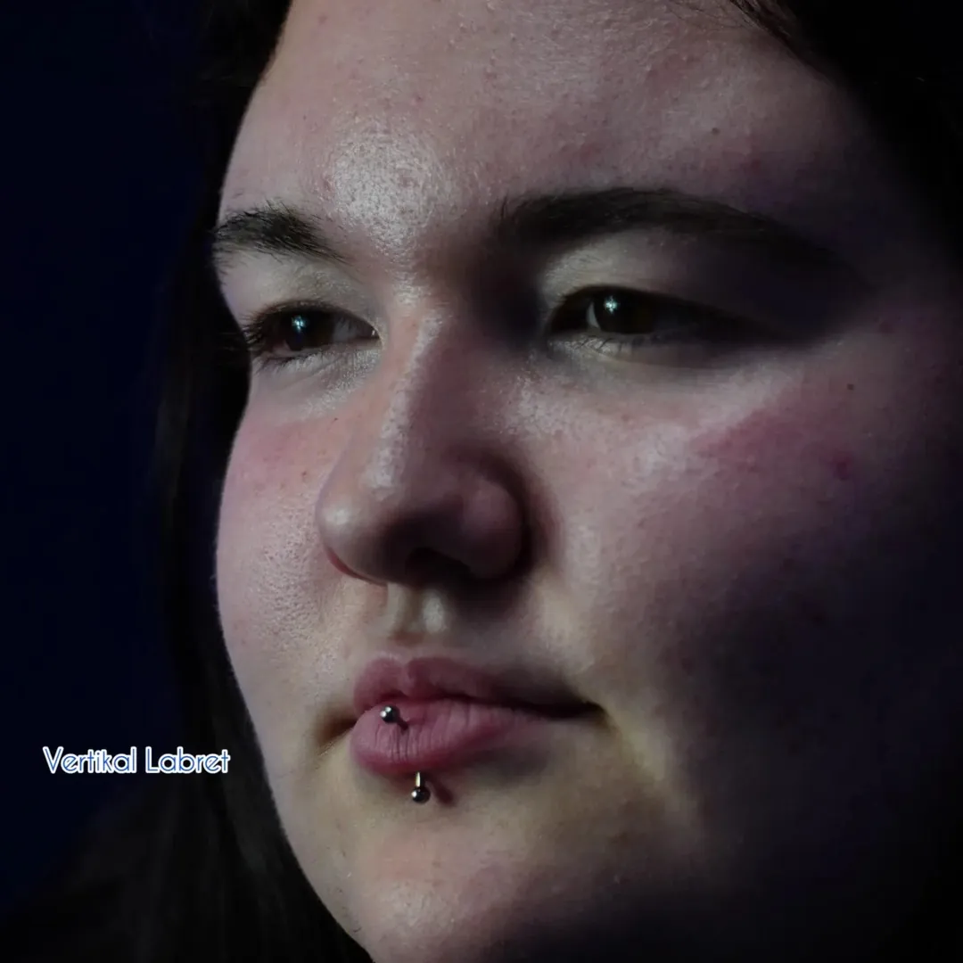 Vertical Labret Piercing – Trustinkus Nürnberg