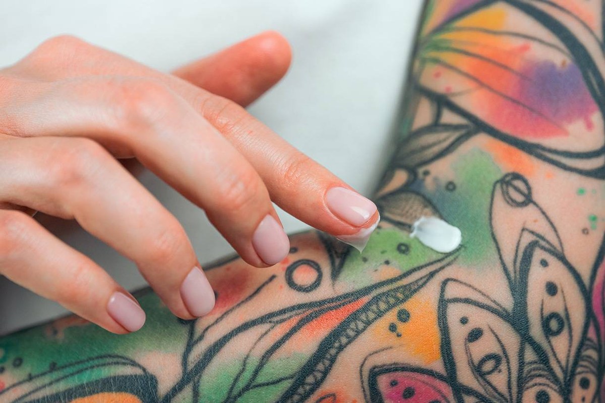 Dein neues Tattoo: Perfekte Pflege für ein lebenslanges Kunstwerk